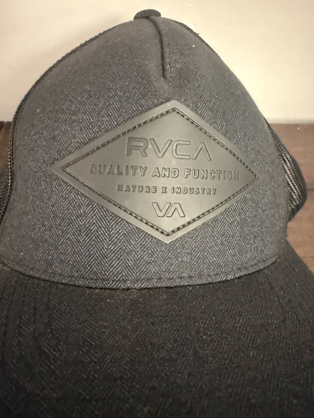 RVCA Black Mesh Trucker Hat Snapback Mid Fit Surf Skate Streetwear Cap